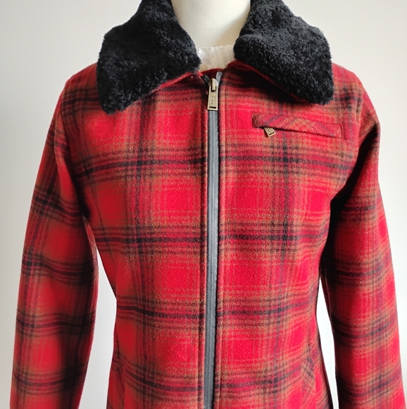 Pendleton Wool Blend Shearling Collar Red Black Plaid Classic Winter Coat Size S - Picture 1 of 17